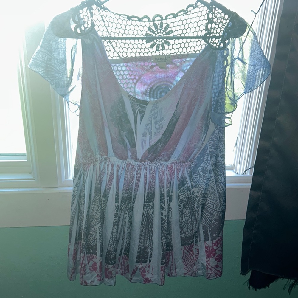Beautiful shirt worn once in great condition